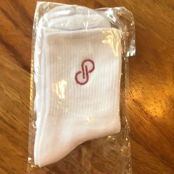 Poshmark Logo Ankle Socks - Picture 1 of 3